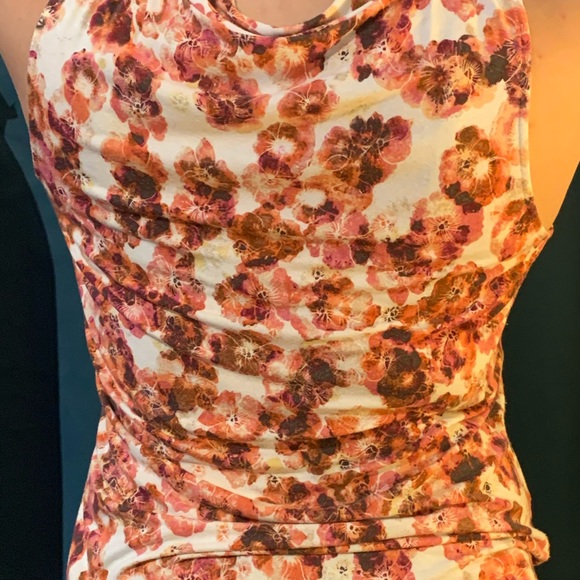 NY & Co. sleeveless flower top - Picture 2 of 3